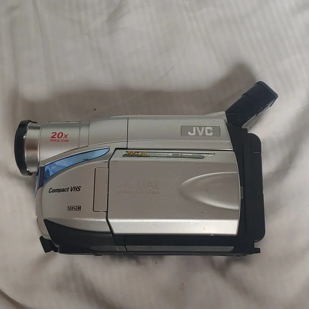 JVC compact VHS/Digital recorder - Picture 1 of 7